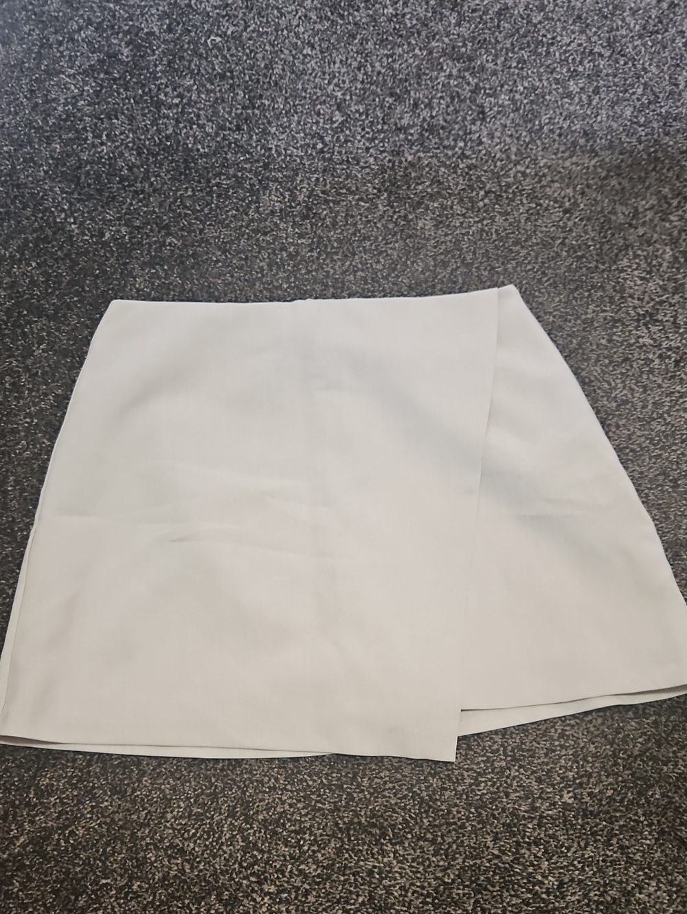 ABERCROMBIE Minimalist White Wrap Skirt